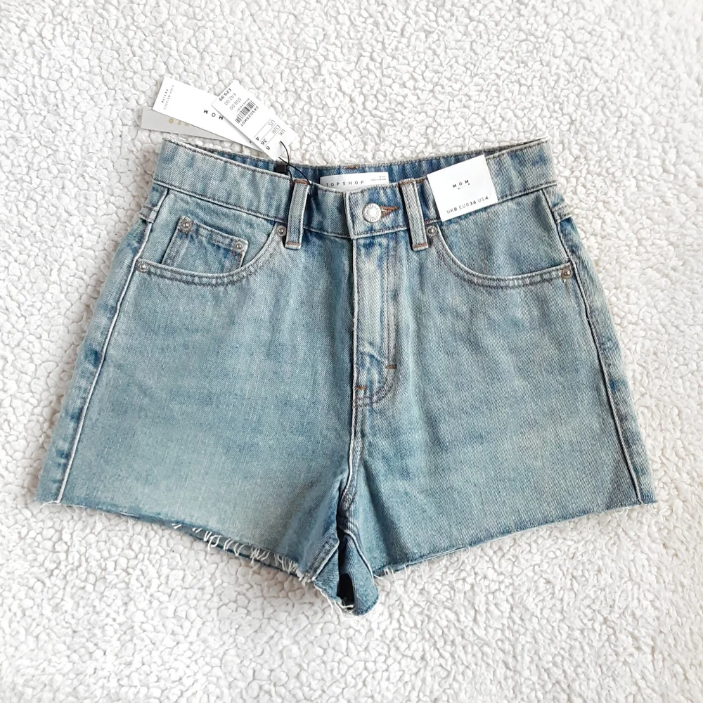 TOPSHOP High Rise Mom Jean Cut Off Denim Shorts Size Petite 4 - Picture 1 of 6